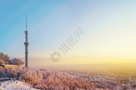 中亚旅游哈萨克斯坦阿拉木图电视塔背景