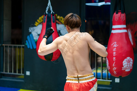 武术人物素材健身馆打泰拳运动的人物背影背景