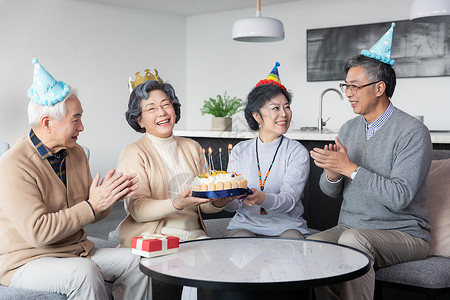 老年聚会一起过生日背景图片