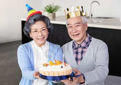 金婚过生日的老年夫妻背景图片