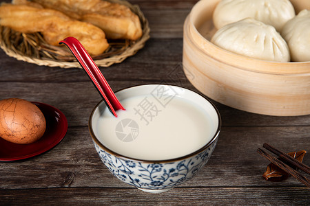 中式早餐豆浆油条高清图片