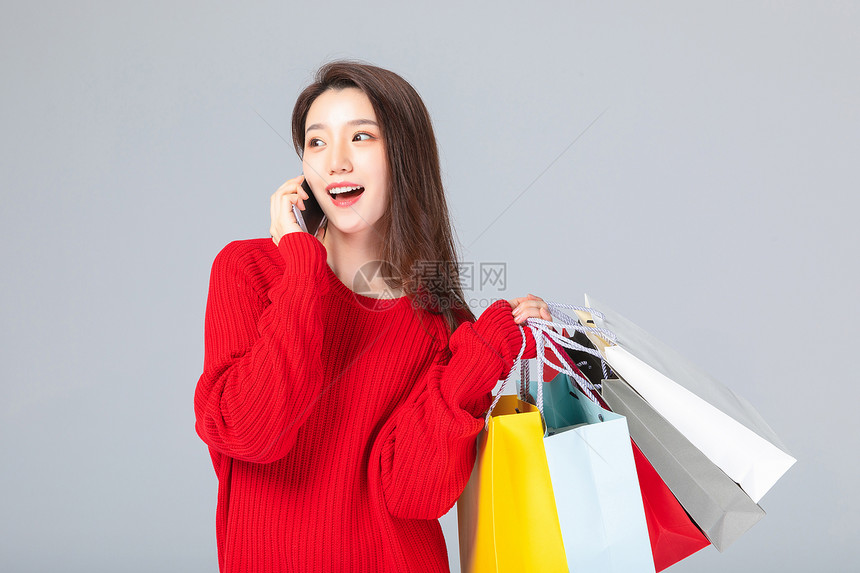 购物女性打电话图片