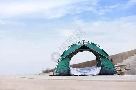 蓝天下的帐篷图片