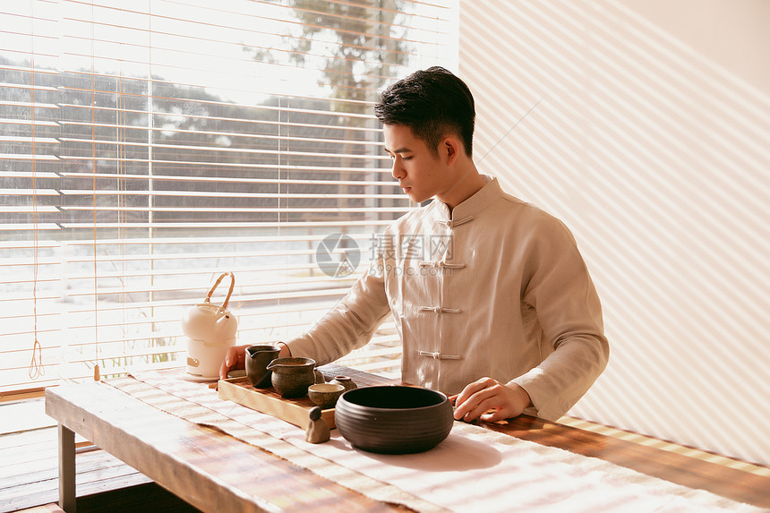 男性茶艺师图片