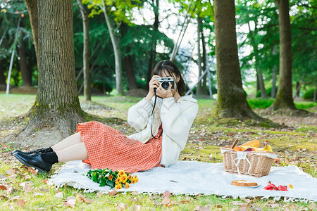 野餐绿植菜篮甜美女生户外拍摄背景