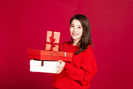 女生抱着礼物盒图片