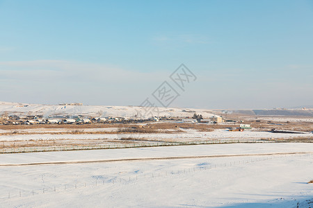 草原白雪覆盖冬季风光背景图片