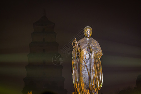 西安大唐不夜城玄奘法师雕像背景