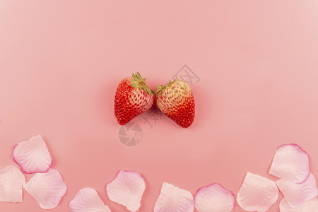 甜蜜狂欢情人节草莓背景背景