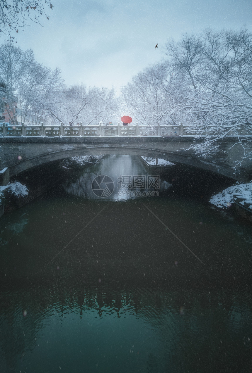 雪中小桥流水图片