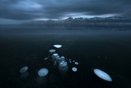 冰泡湖背景