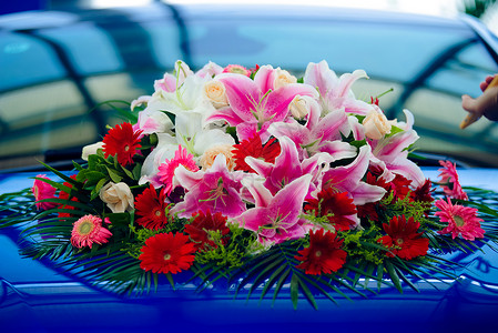 汽车花朵装饰花束高清图片素材