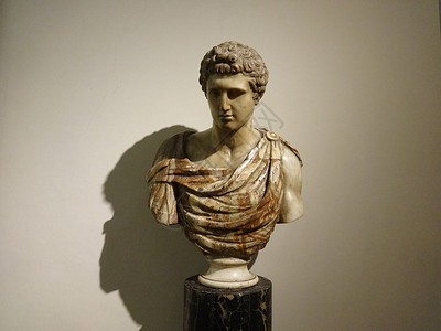 意大利皇家博物馆老宫内的雕塑高清图片