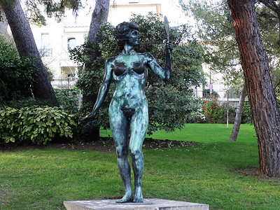 摩纳哥圣马丁花园内的雕塑背景图片