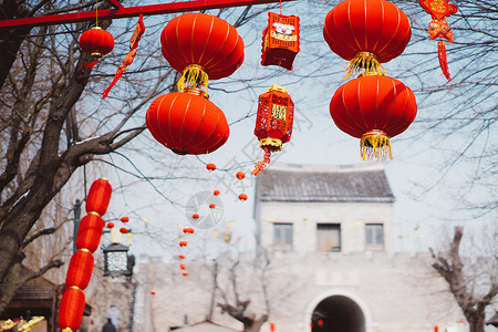 窑湾新年随风飘的红灯笼背景