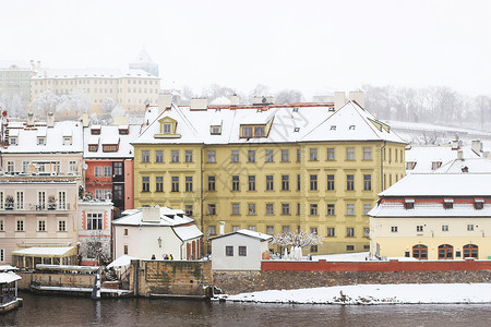 布拉格城堡区雪景图片