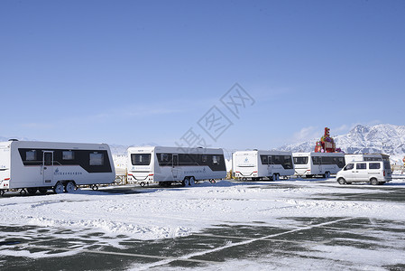 房车风景新疆赛里木湖冬季风景背景