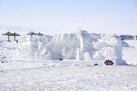 新疆赛里木湖冰雕背景图片