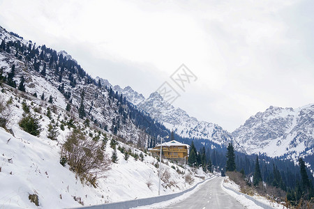 哈萨克斯坦达塔利加尔山雪山背景图片