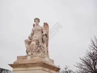 法国卢浮宫室外雕塑背景图片