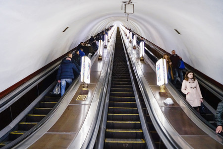 乌克兰世界最深地铁扶梯高清图片