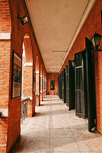 军武湖北鄂军都督府的红砖连廊背景