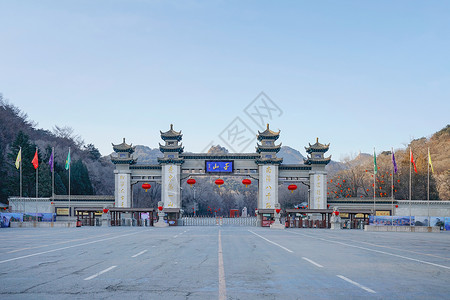 龙年大吉鎏金鞍山千山自然风景区背景