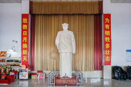 韶山汽车站毛泽东雕塑图片
