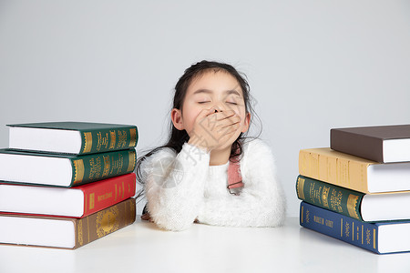 学习犯困的小孩子高清图片