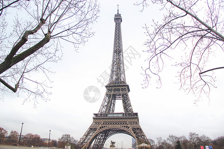 法国景色冬季的巴黎埃菲尔铁塔背景