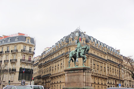 蒙马特巴黎巴黎街头拿破仑雕塑背景