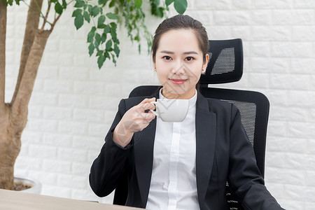 职场女性休闲喝茶图片