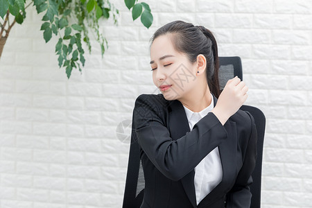 商务女性肩颈酸痛图片