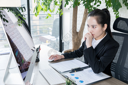 女性职场股市分析图片