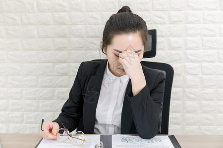 女性商务职场办公疲劳高清图片