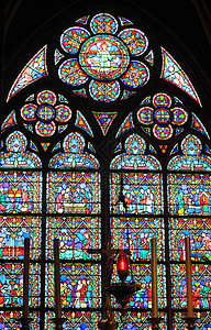 巴黎圣母院彩绘窗高清图片