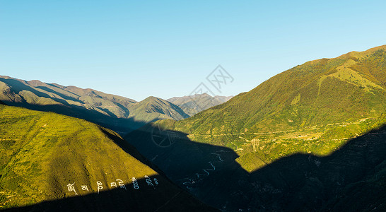 四川高原的群山背景图片