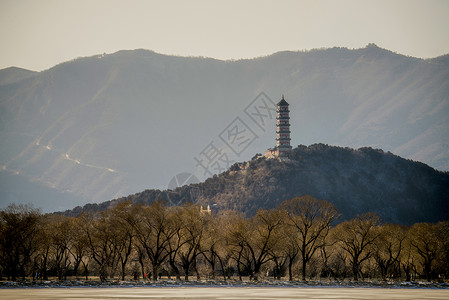 山丘小亭子北京颐和园的冬季风光背景