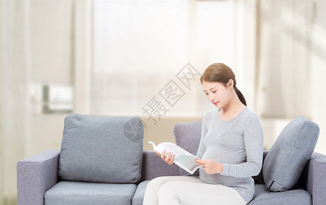 家人看书看书的孕妇设计图片