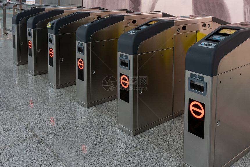 地铁站闸机验票系统图片