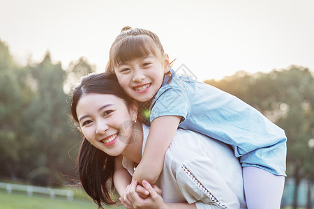 雷电游戏素材青年母女户外游戏背景