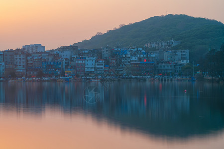 城中村夜景武汉东湖边即将拆迁的城中村背景