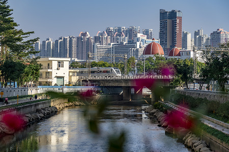 深圳解放路的河上高铁高清图片