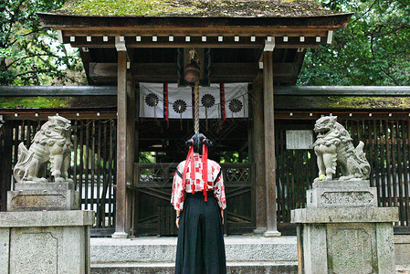 京都御苑的少女高清图片