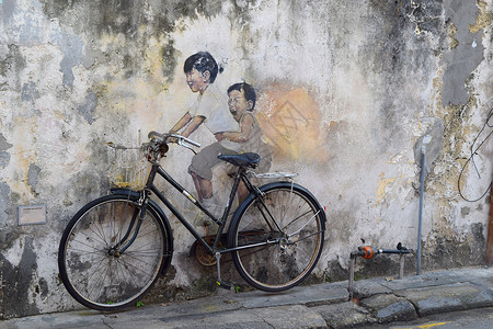 童年怀旧斑驳墙壁上的画与自行车背景