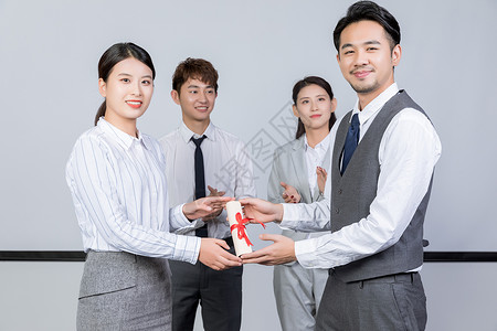 商务证书领导为职员颁奖背景