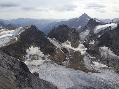 瑞士铁力士峰山顶远眺高清图片