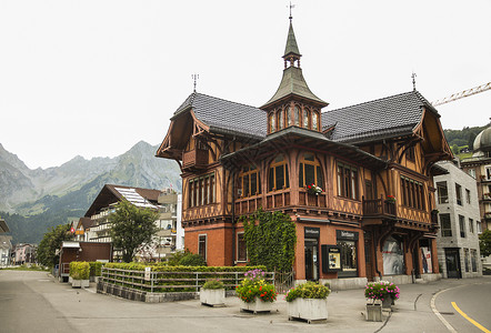 阿尔卑斯山高山瑞士英格堡小镇风光背景