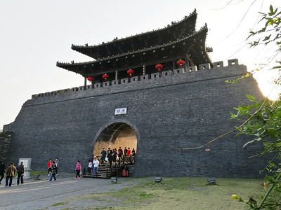 江南春色扬州东关街城楼背景