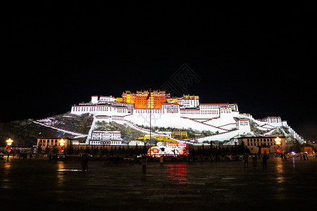 除夕时的布达拉宫夜景背景图片
